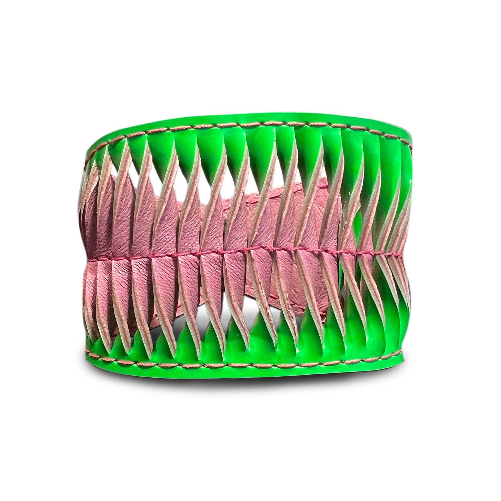 Armband | Leder | handgemacht von DONATA | grün & rose